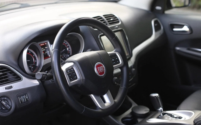 Fiat Freemont cena 56800 przebieg: 90000, rok produkcji 2015 z Toruń małe 781